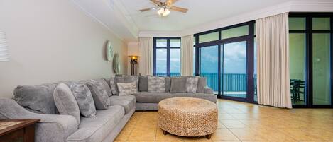 Condo, 3 Bedrooms | Living area