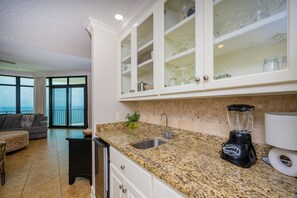 Condo, 3 habitaciones | Interior