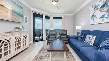 Condo, 2 Bedrooms | Living area