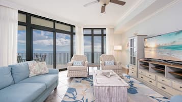 Condo, 3 Bedrooms | Living area