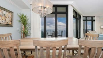 Condo, 3 Bedrooms | Dining