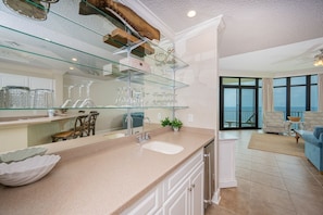 Condo, 3 Bedrooms | Interior