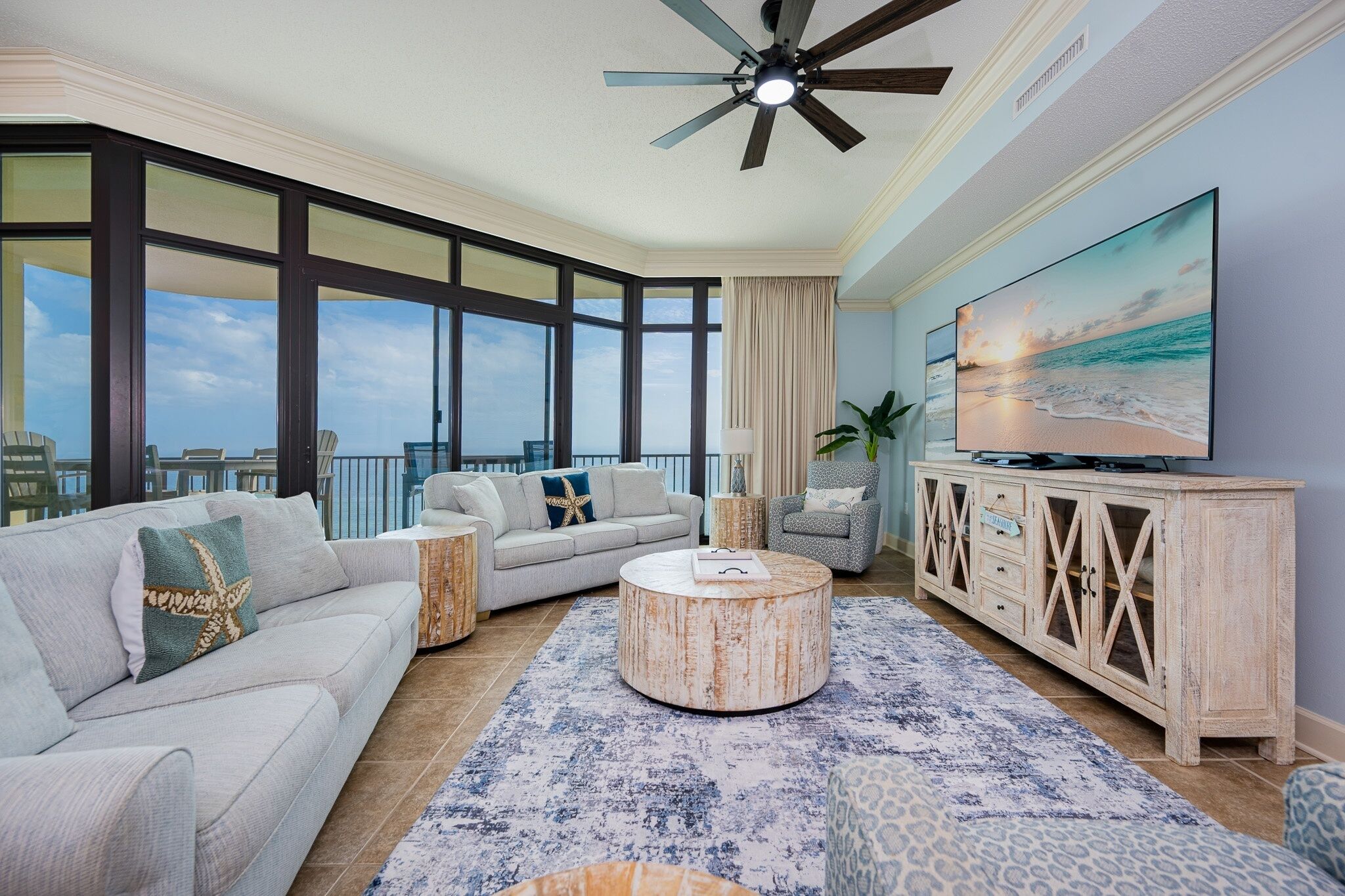 Condo, 3 Bedrooms | Living area