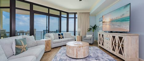 コンドミニアム 3 ベッドルーム | リビング エリア