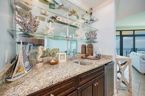 Condo, 3 Bedrooms | Interior