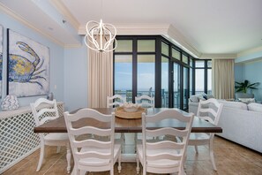 Condo, 3 quartos | Opções para refeição