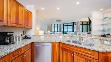 Condo, 3 Bedrooms | Private kitchen | Coffee/tea maker, fridge, oven
