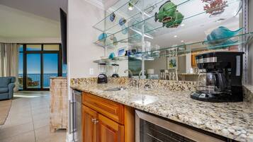 Condo, 3 Bedrooms | Interior