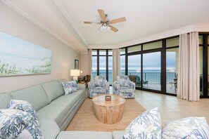 Condo, 3 Bedrooms | Living area