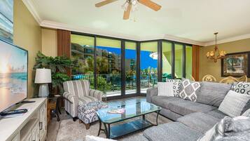 Condo, 2 Bedrooms | Living area