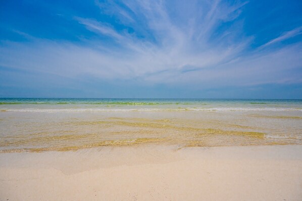 A beach with clear skies and calm waters. - Gulf Shores Surf & Racquet 605a 1 Bedroom Condo (Gulf Shores)