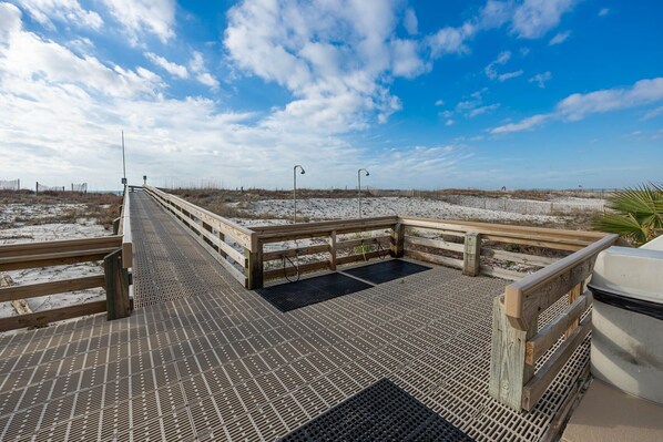 Property grounds - Island Winds West 872 2 Bedroom Condo (Gulf Shores)