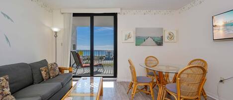 Condo, 1 habitación | Área de sala de estar | Reproductor de DVD
