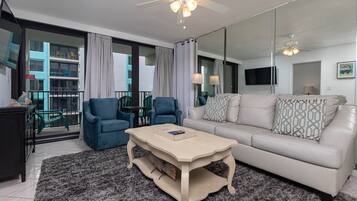 Condo, 2 quartos | Área de estar | DVD player