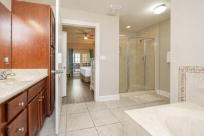 3 bedrooms, free WiFi - The Oasis 1602 Formerly Phoenix West Ii 1602 3 Bedroom Condo (Orange Beach)