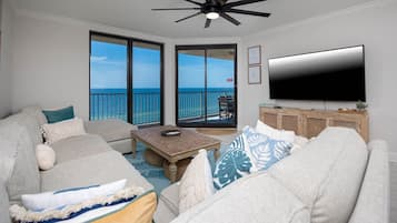 コンドミニアム 3 ベッドルーム | リビング エリア