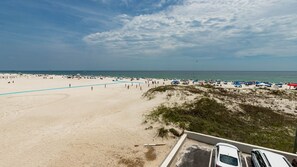 Condo, 3 quartos | Praia | Na praia 
