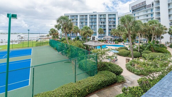 Condo, 1 habitación | Cancha deportiva