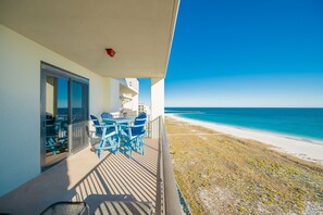 Apartamento, 3 habitaciones | Restaurante al aire libre