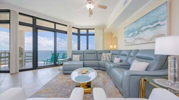 Condo, 3 habitaciones | Área de sala de estar