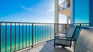 Condo, 3 Bedrooms | Property grounds