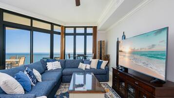 Condo, 3 habitaciones | Área de sala de estar