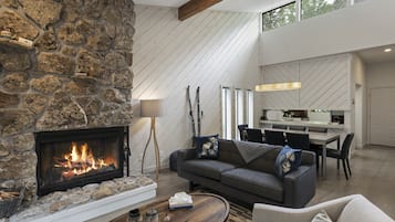 Condo, 2 Bedrooms | Living area | Smart TV