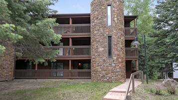 Condo, 2 Bedrooms | Exterior