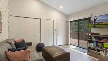 Condo, 2 Bedrooms | Interior