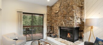 ซันวูด คอนโด บี6 คอนโด 2 ห้องนอน โดย เรดออว์นิง