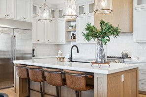 Huis, 6 slaapkamers | Privékeuken | Een koelkast, een oven, een koffiezetapparaat/waterkoker