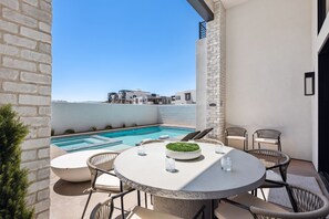House, 6 Bedrooms | Outdoor dining