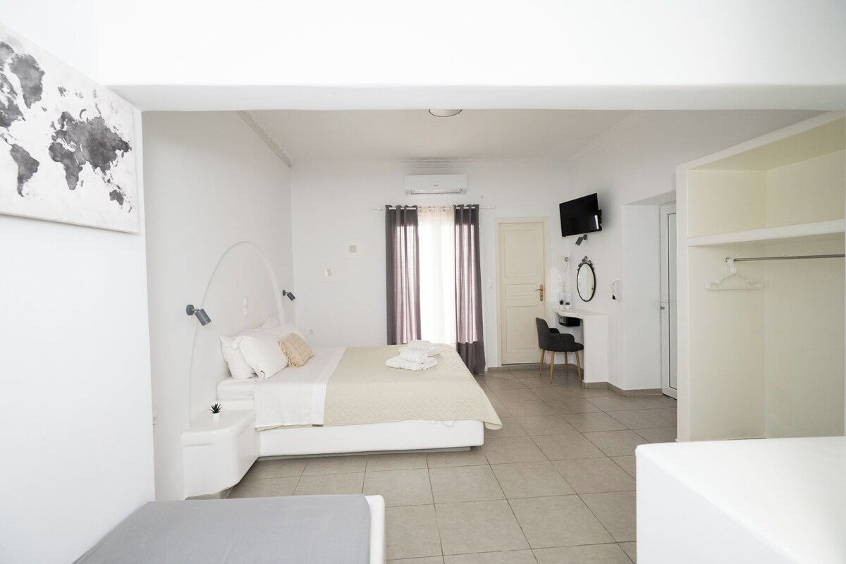 Triple Room with Sea View R11