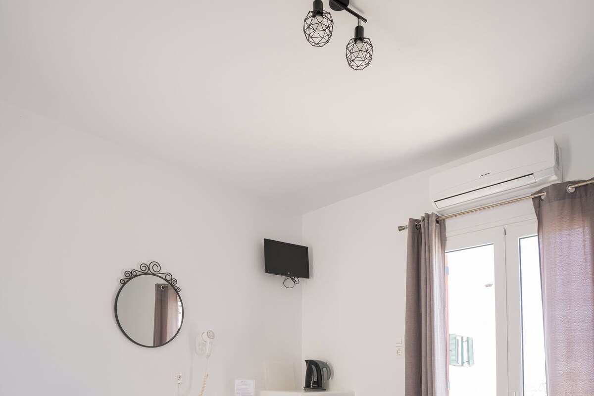 Budget Double Room with Two Single Beds R4