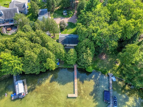 Lake Helen Waterfront Retreat with fire pit and dock