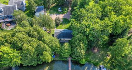 Lake Helen Waterfront Retreat with fire pit and dock
