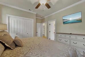 4 bedrooms, iron/ironing board, Internet, bed sheets