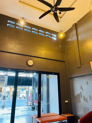 Lobby - Rabbitel Phuket (Phuket)