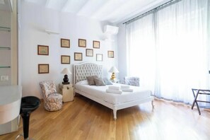 4 bedrooms, desk, iron/ironing board, free WiFi