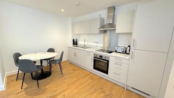 House | Private kitchen | Fridge, oven, stovetop, electric kettle