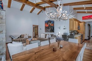 Interior - Luxurious 3 bedroom, 3 bath in the heart of Vail Village. (Vail)