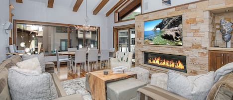 Smart TV y chimenea