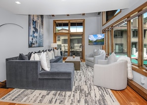 Smart TV, fireplace