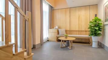 Habitación básica doble | Espacio para trabajar con un portátil y wifi gratis