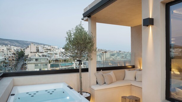 A rooftop terrace with a hot tub, seating area, and a view of the cityscape. - Panoramic Acropolis View Suite (Athens)