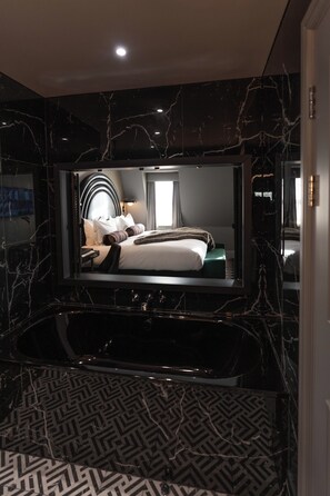 Station Master Suite | Egyptian cotton sheets, premium bedding, pillowtop beds, minibar - Hotel Gotham Newcastle (Newcastle-upon-Tyne)