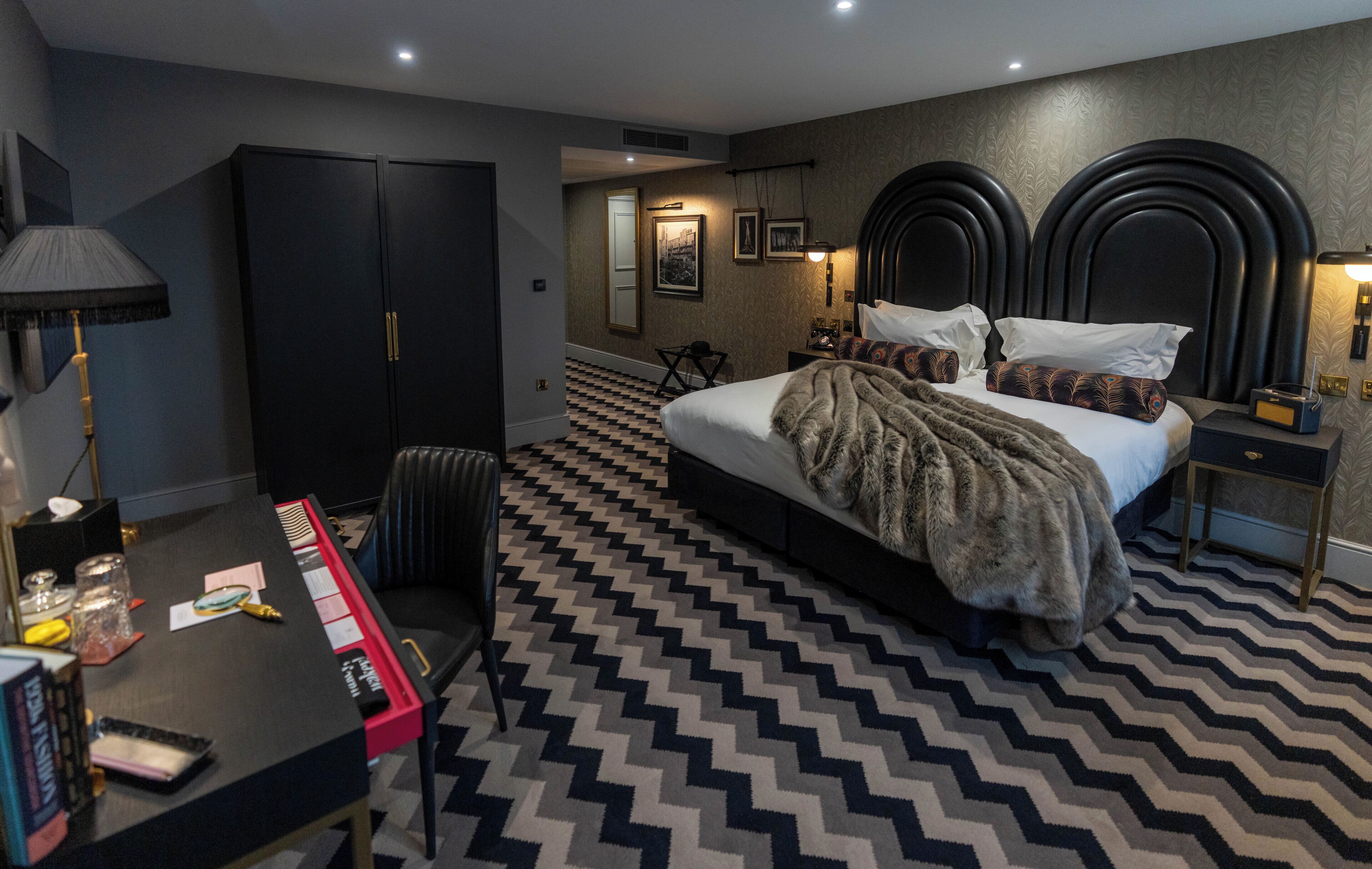 Egyptian cotton sheets, premium bedding, pillowtop beds, minibar