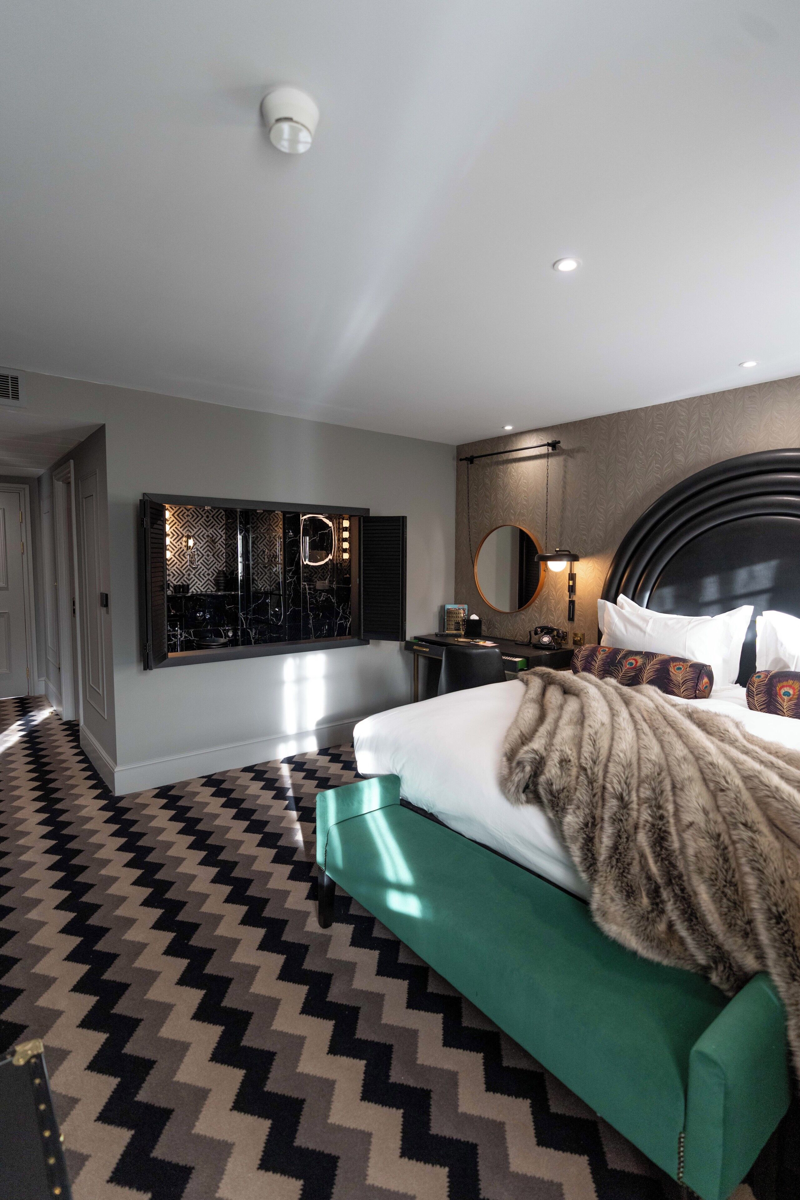 Station Master Suite | Egyptian cotton sheets, premium bedding, pillowtop beds, minibar
