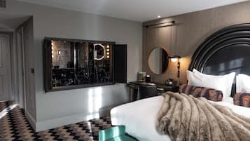 Egyptian cotton sheets, premium bedding, pillow-top beds, minibar