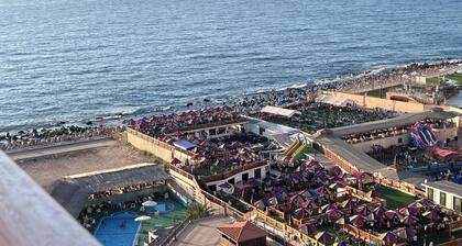 Ma Maison, a Cozy apartment with AC and WiFi with a direct sea view in Gleem